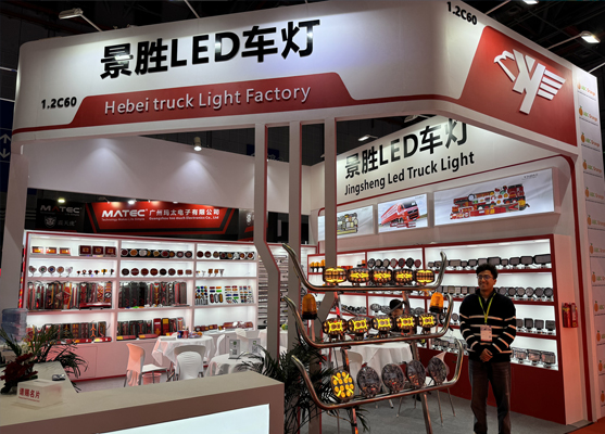 Renqiu Xinxuanyi Launches New Model Warning Work Light for Enhanced Road Safety